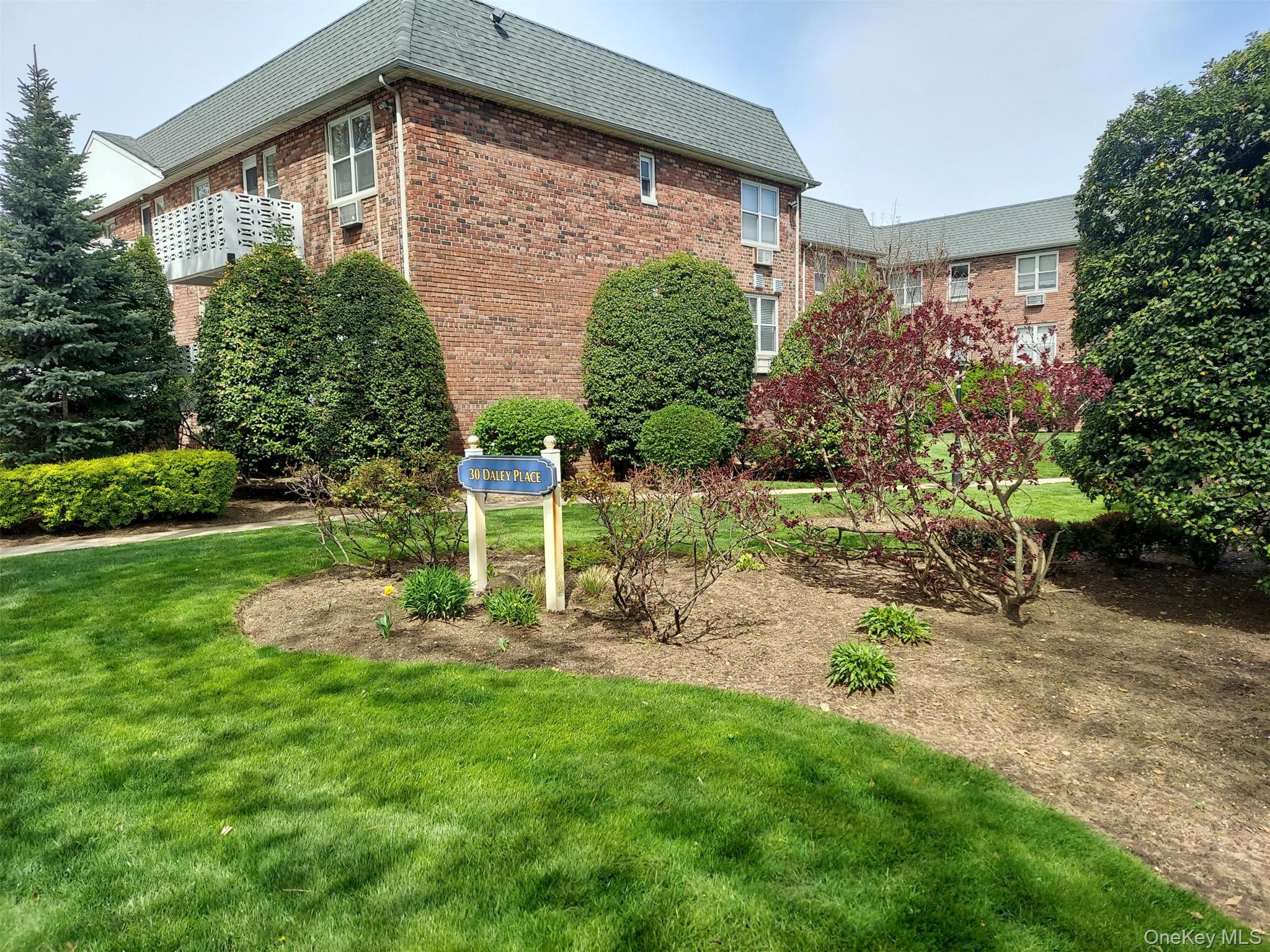 Homes for sale in Hempstead, NY | 30 Daley Pl #136, Hempstead, NY 11563 | MLS# 966508