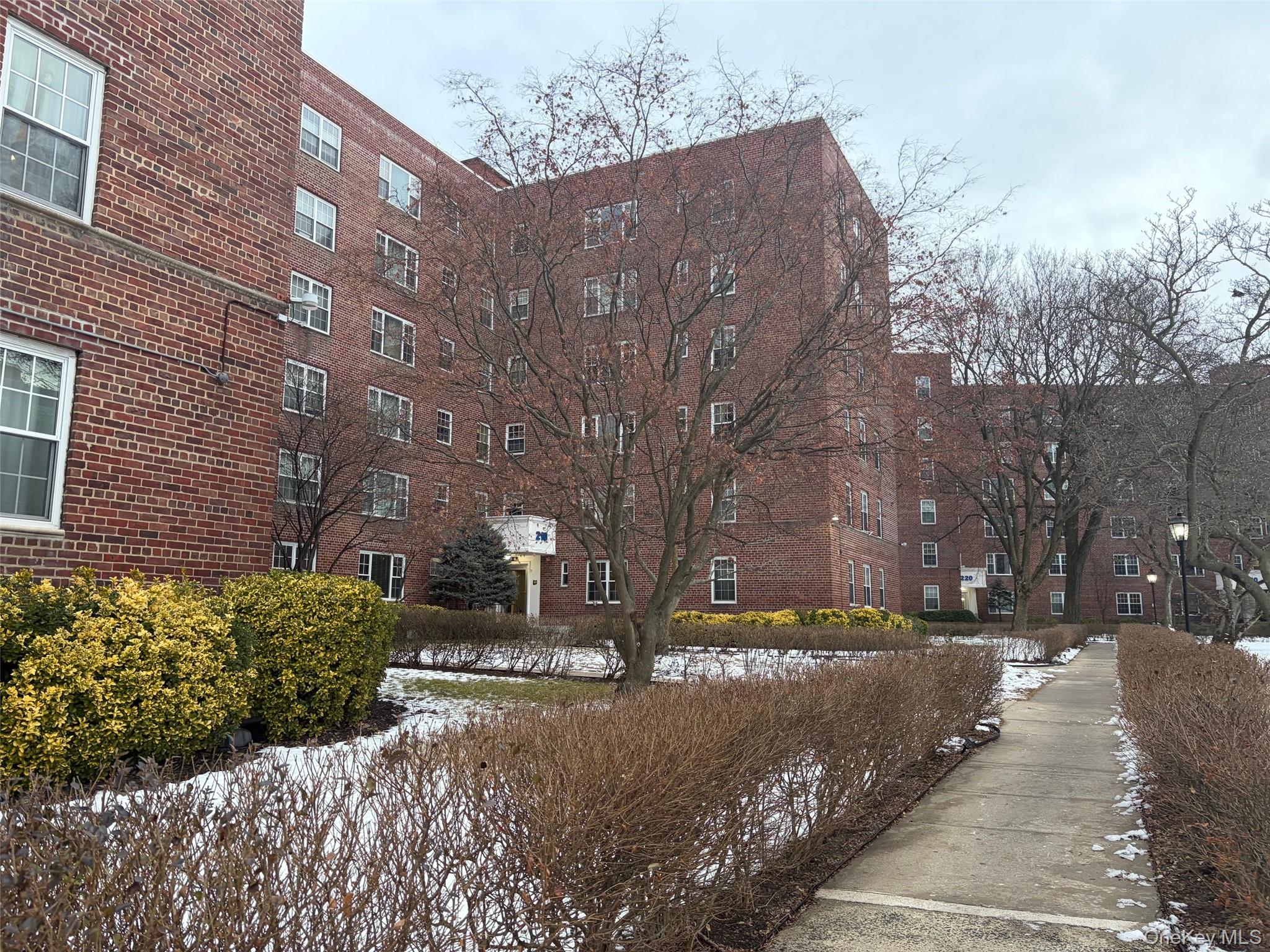 Homes for sale in New Rochelle, NY | 210 Pelham Rd #5L, New Rochelle, NY 10805 | MLS# 967506