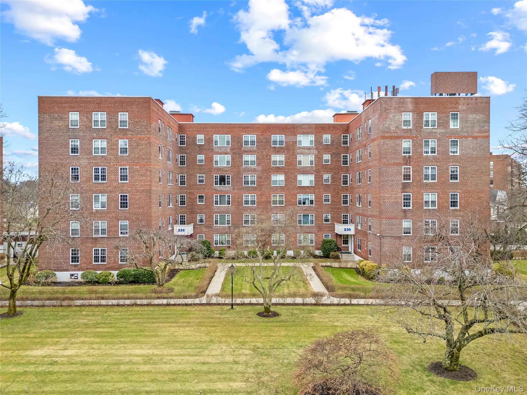 2nd image of 230 Pelham Rd #4L, New Rochelle, NY 10805 | MLS# 969001