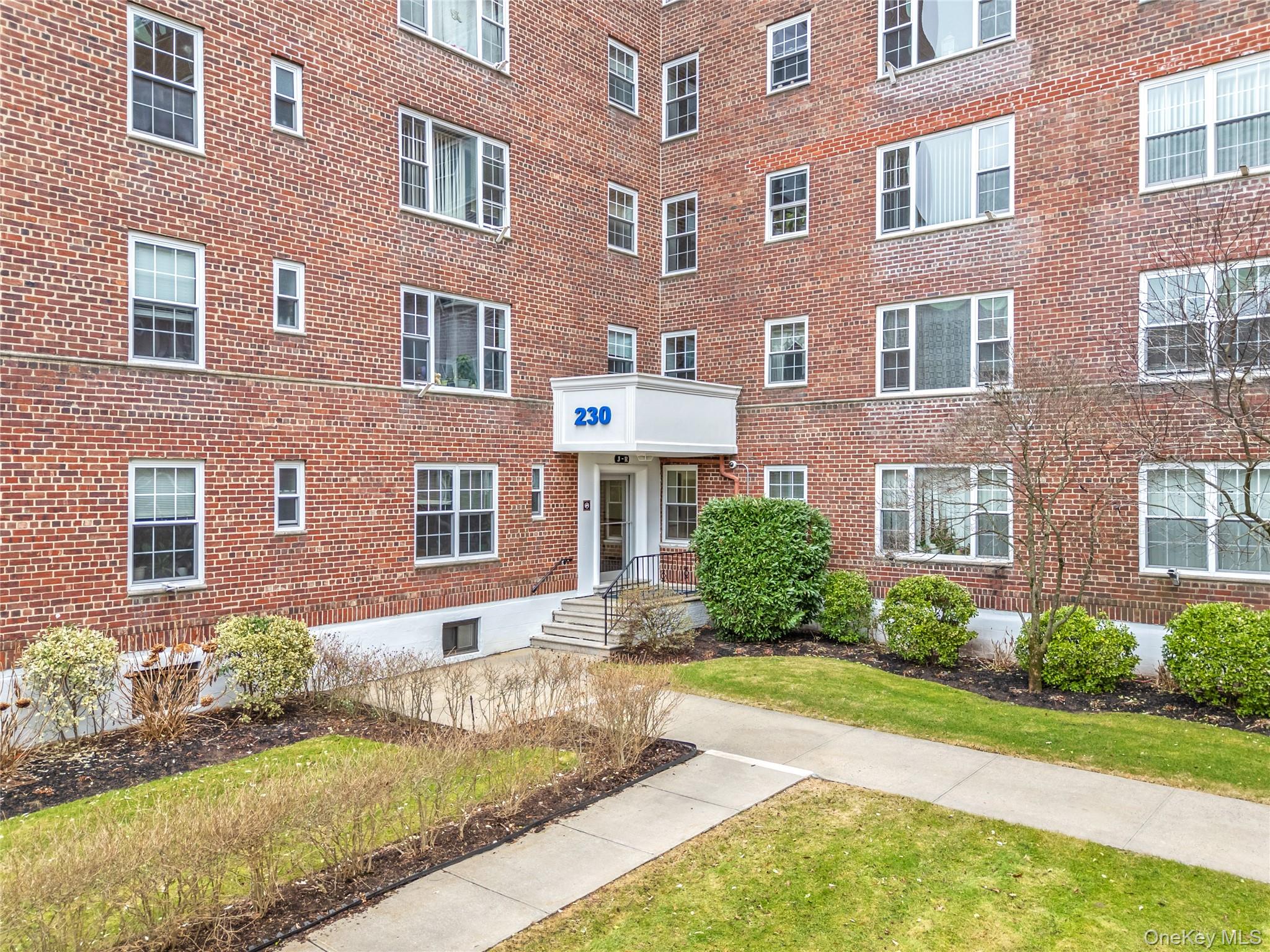 1st image of 230 Pelham Rd #4L, New Rochelle, NY 10805 | MLS# 969001