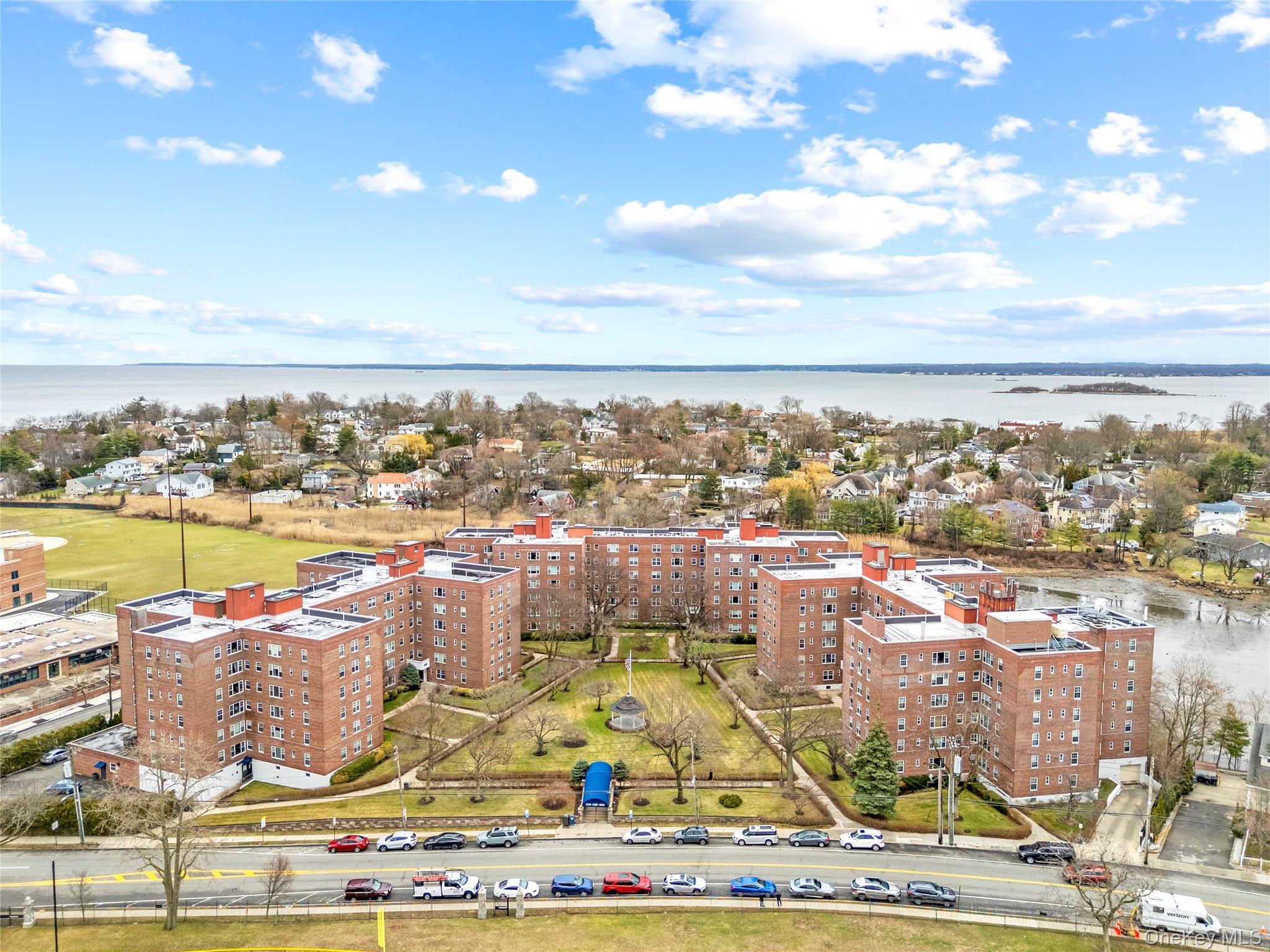 4th image of 230 Pelham Rd #4L, New Rochelle, NY 10805 | MLS# 969001