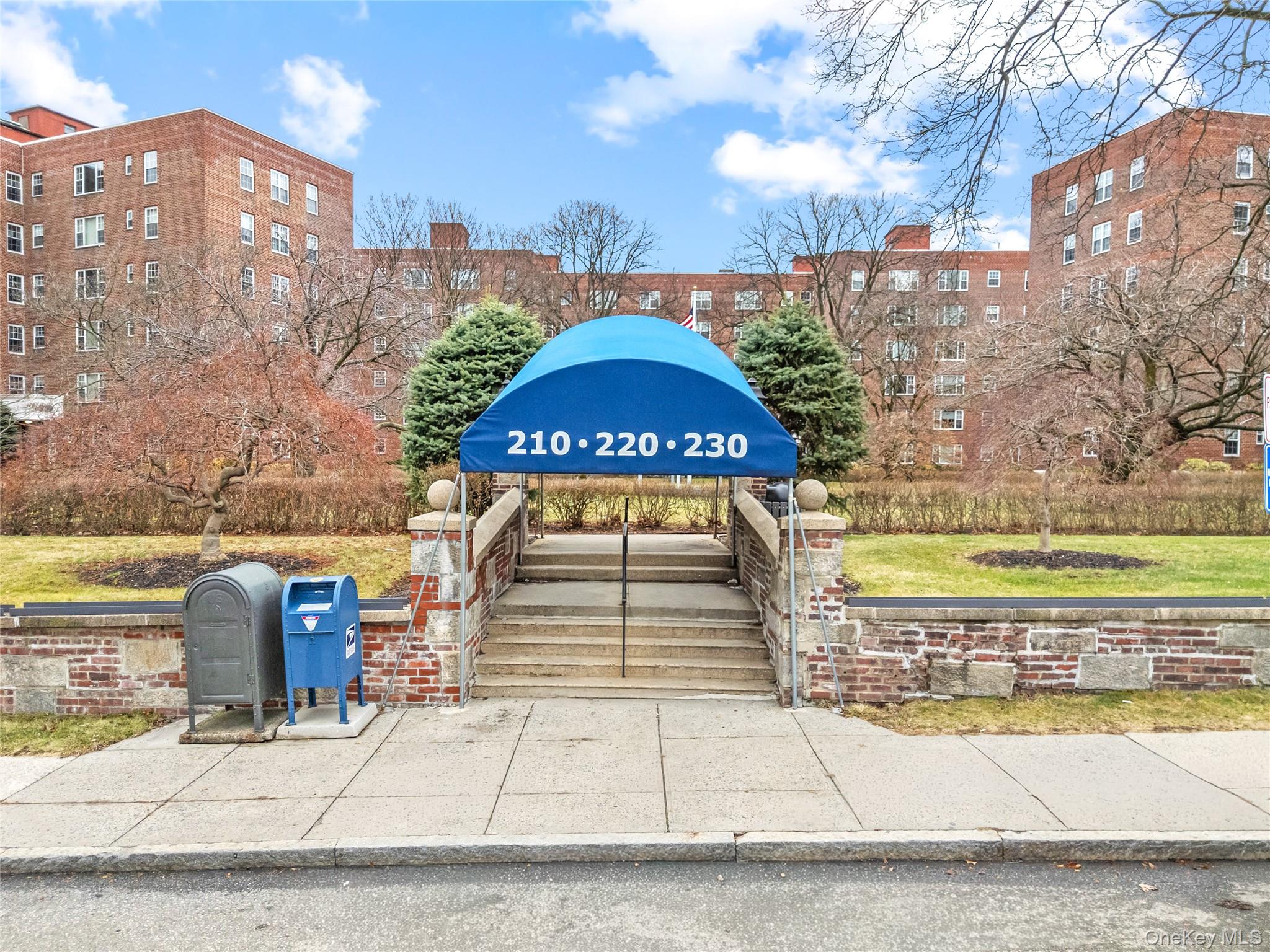 3rd image of 230 Pelham Rd #4L, New Rochelle, NY 10805 | MLS# 969001