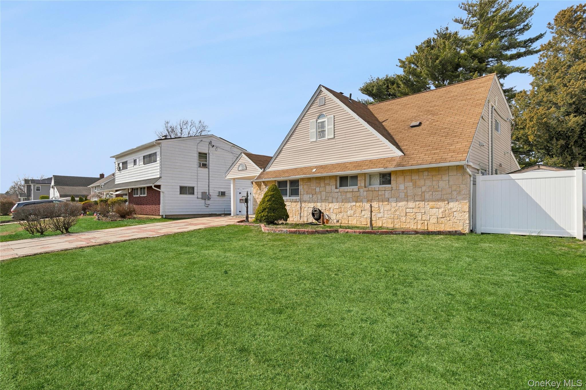 3rd image of 93 Hearth Ln, Hempstead, NY 11590 | MLS# 969233