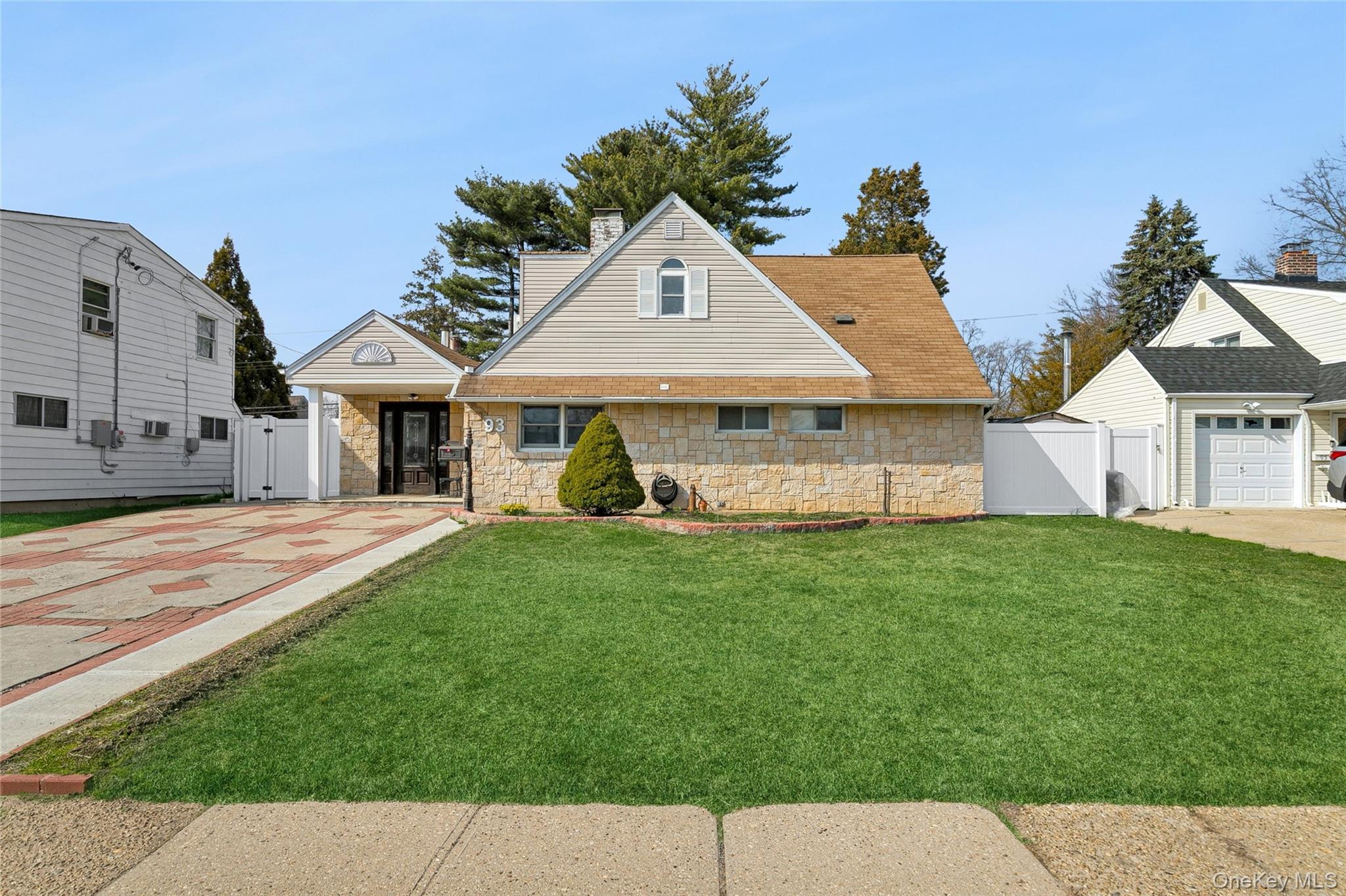 2nd image of 93 Hearth Ln, Hempstead, NY 11590 | MLS# 969233