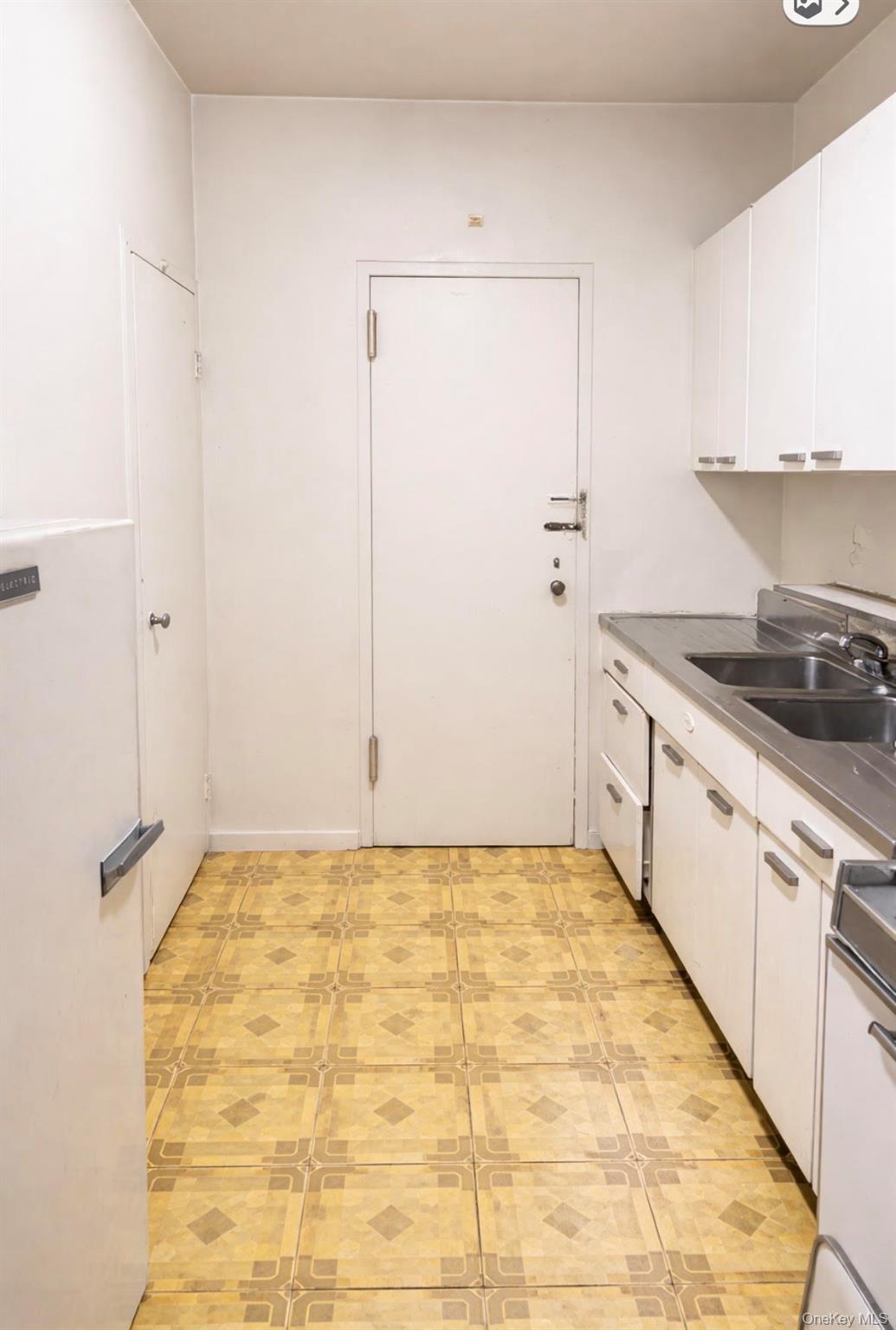 2nd image of 2 Fordham Hill Oval #1G, New York, NY 10468 | MLS# 973113