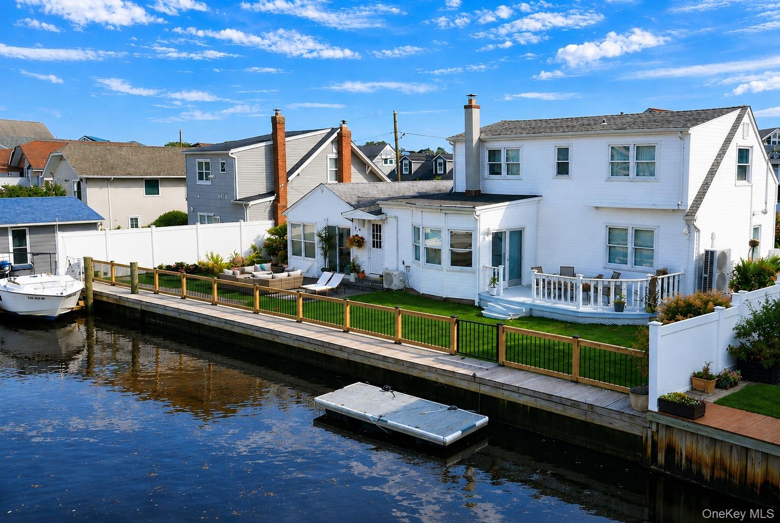 3rd image of 677 S 9Th St, Lindenhurst, NY 11757 | MLS# 974495