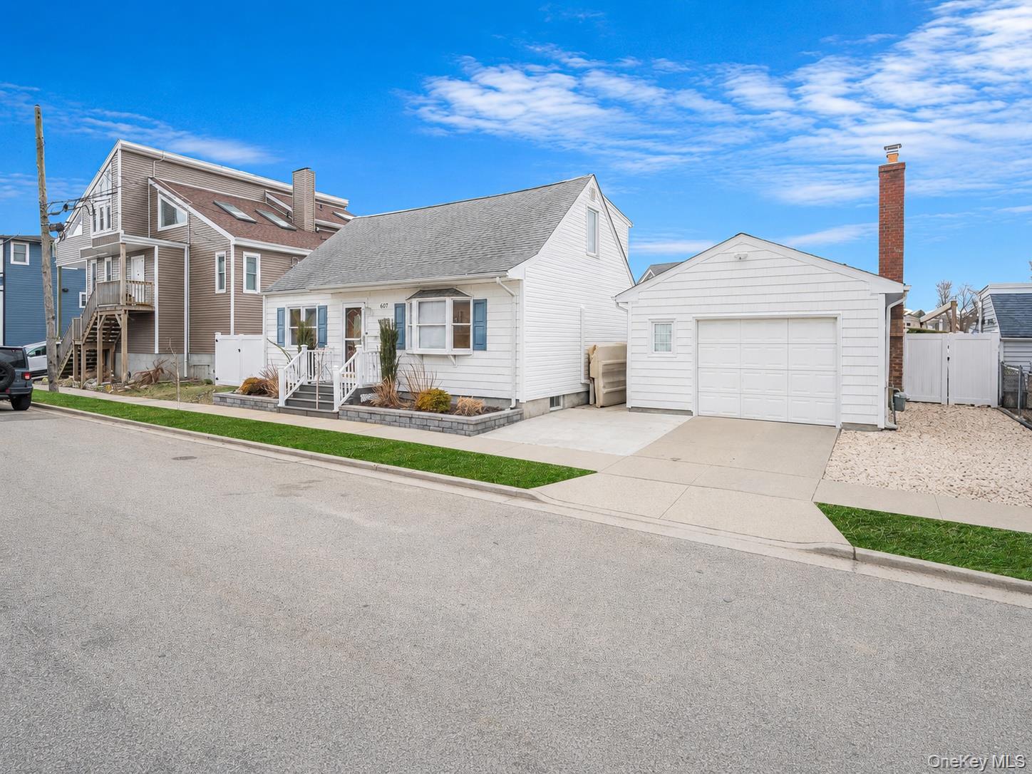 2nd image of 677 S 9th St, Lindenhurst, NY 11757 | MLS# 974495