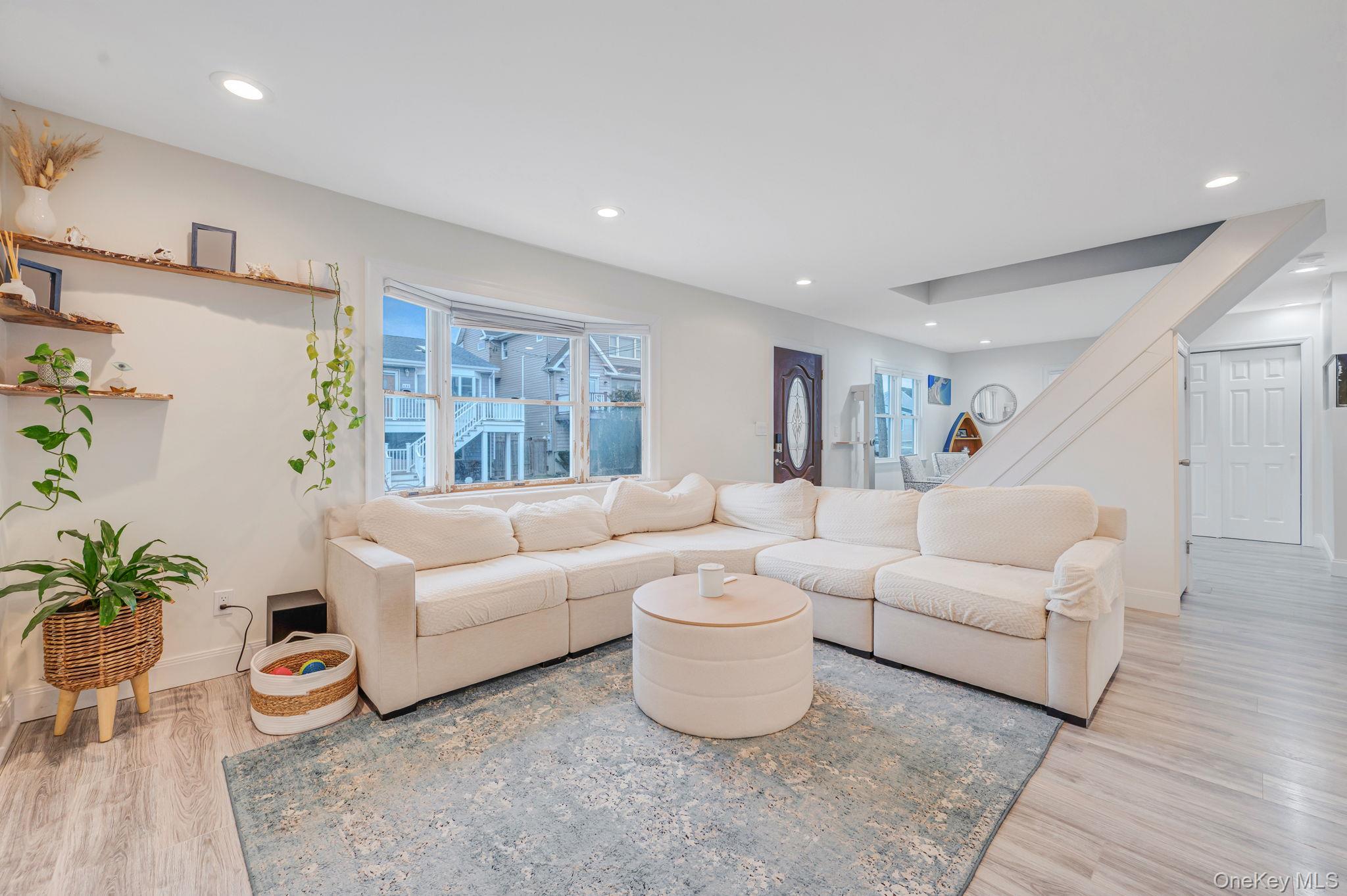 5th image of 677 S 9Th St, Lindenhurst, NY 11757 | MLS# 974495