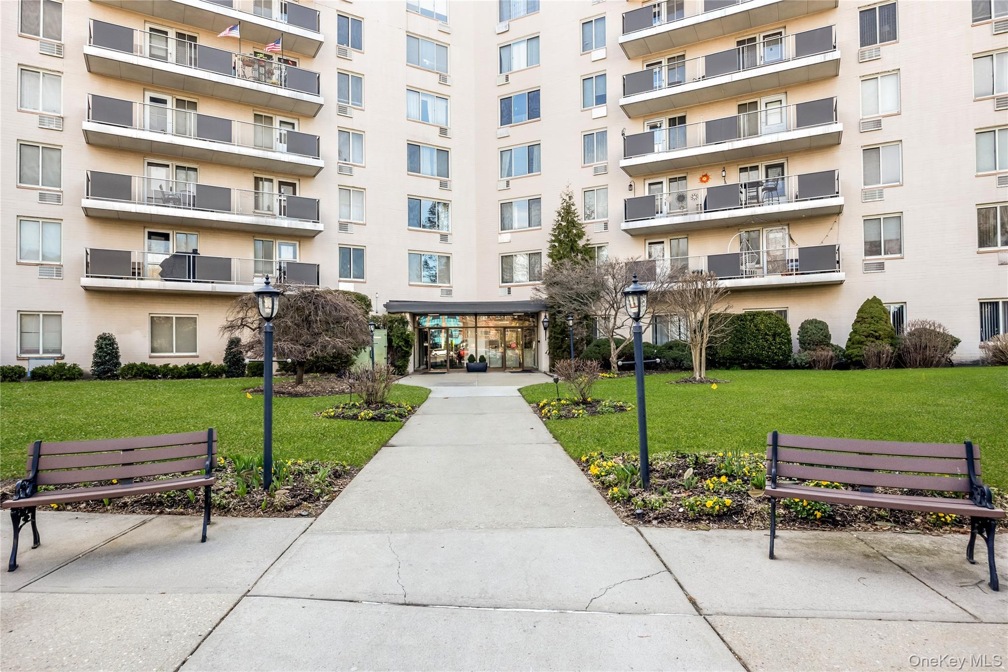 Homes for sale in North Hempstead, NY | 135 Post Ave #1O, North Hempstead, NY 11590 | MLS# 976822