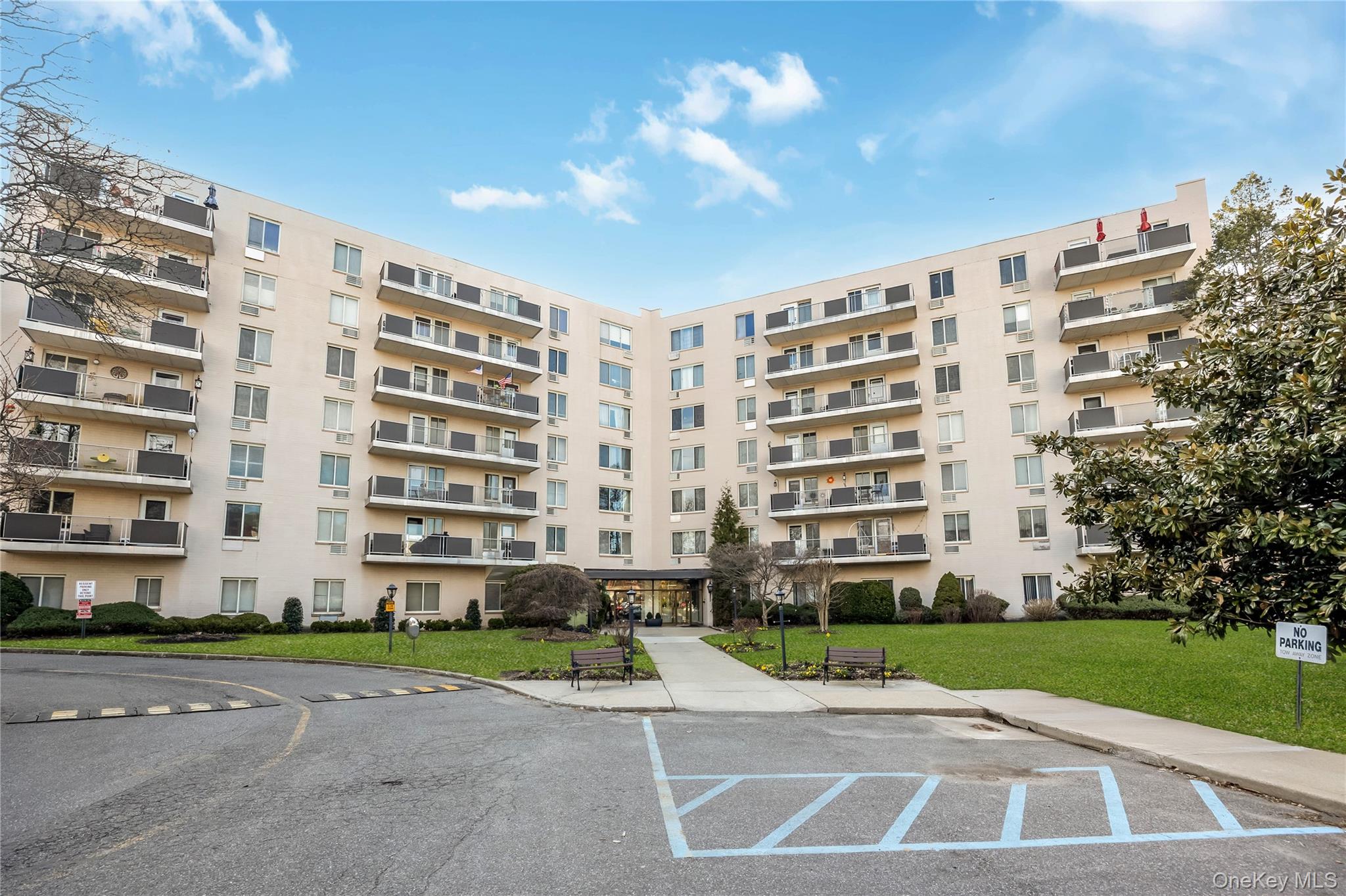 Homes for sale in North Hempstead, NY | 135 Post Ave #1O, North Hempstead, NY 11590 | MLS# 976822