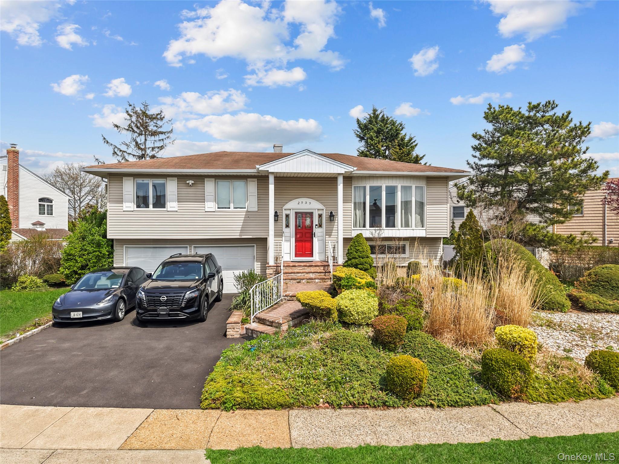 Homes for sale in Hempstead, NY | 2959 Clubhouse Rd, Hempstead, NY 11566 | MLS# 981720