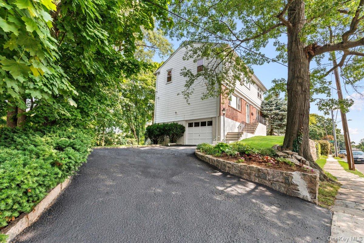 2nd image of 106 Bronxville Rd, Yonkers, NY 10708 | MLS# 982509
