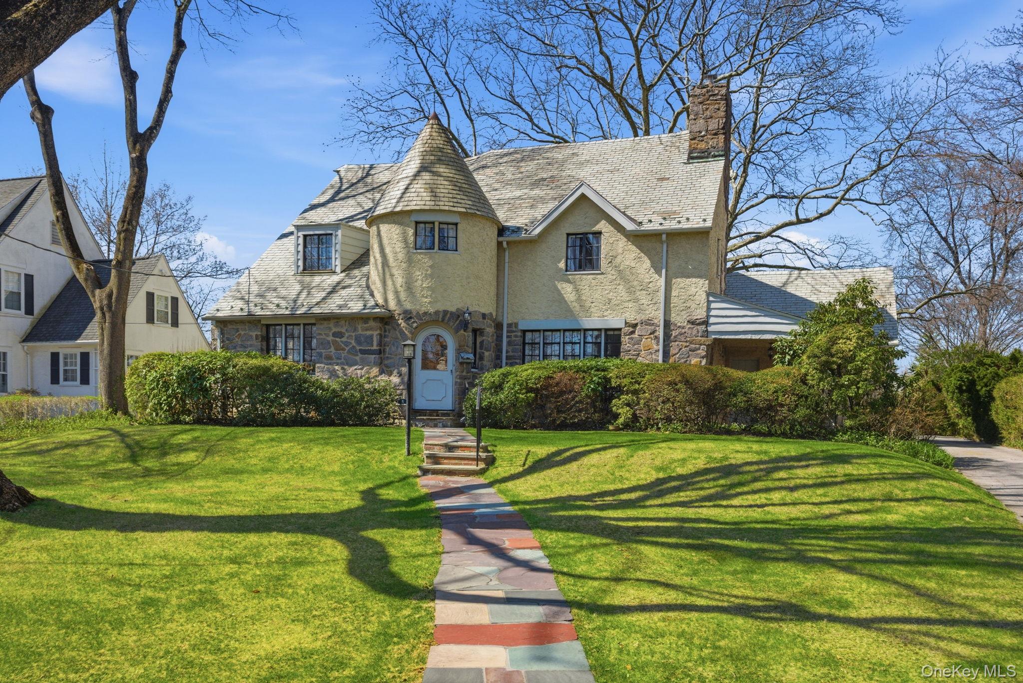 Photo 3 of Single family home for sale at 5 Seymour Pl, White Plains, NY 10605 | MLS# 984310 | Listing updated on 2026-09-01