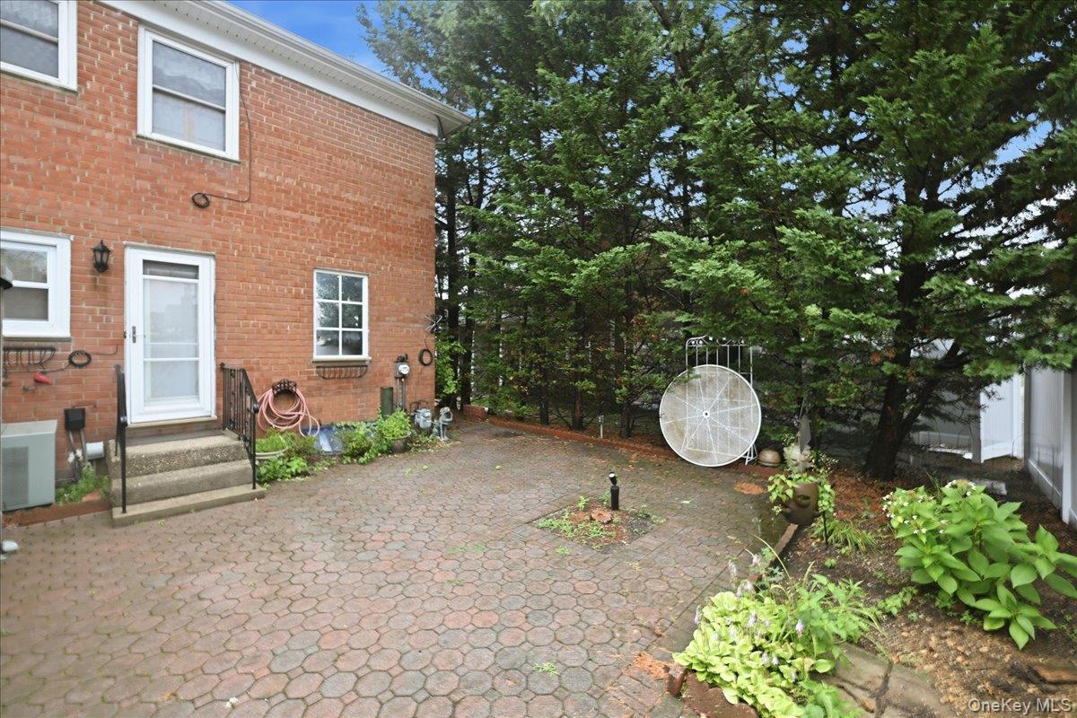 2nd image of 1810 Front St, Hempstead, NY 11554
