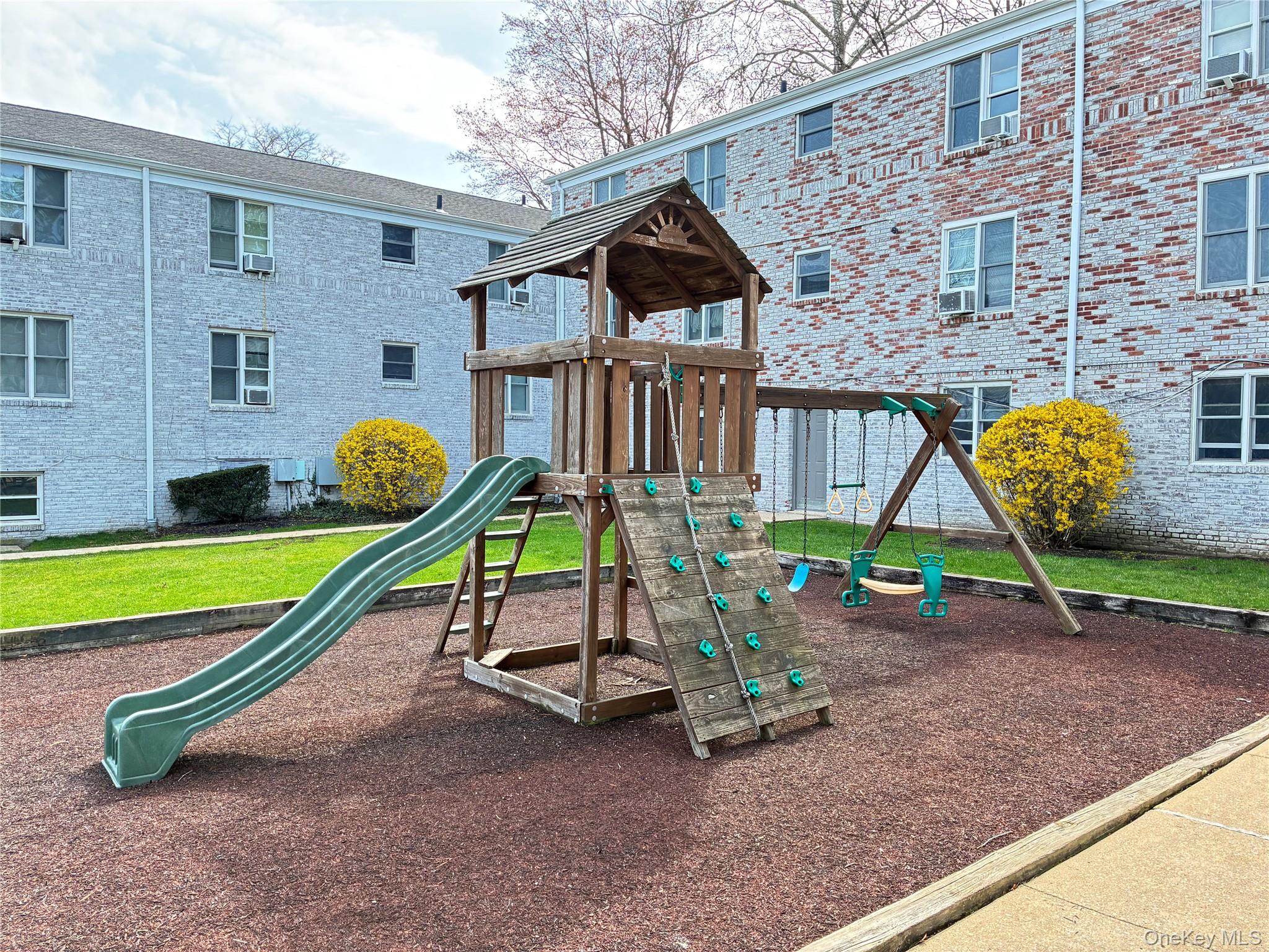 2nd image of 77 Gln Keith Rd, Oyster Bay, NY 11542