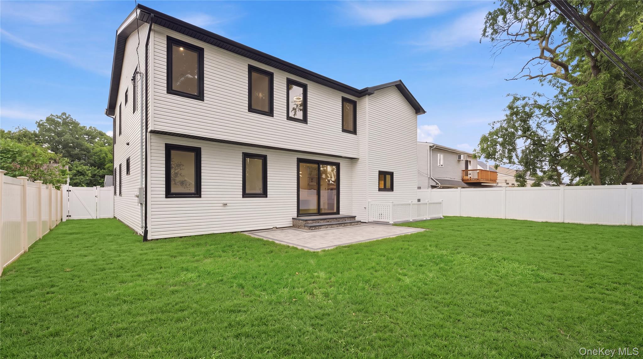 48th image of 182 Friends Ln, Hempstead, NY 11590 | MLS# 987285