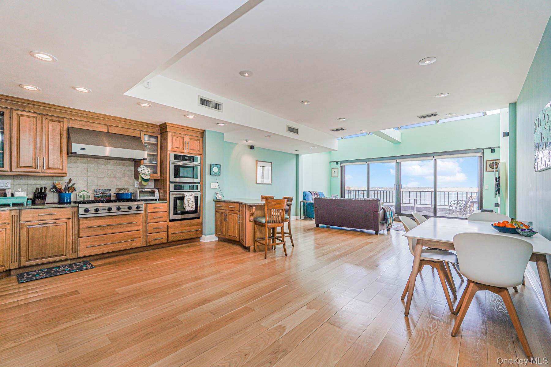 2nd image of 10 Bay Street Lndg #8D, New York, NY 10301 | MLS# 990429