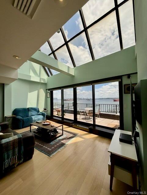 1st image of 10 Bay Street Lndg #8D, New York, NY 10301 | MLS# 990429