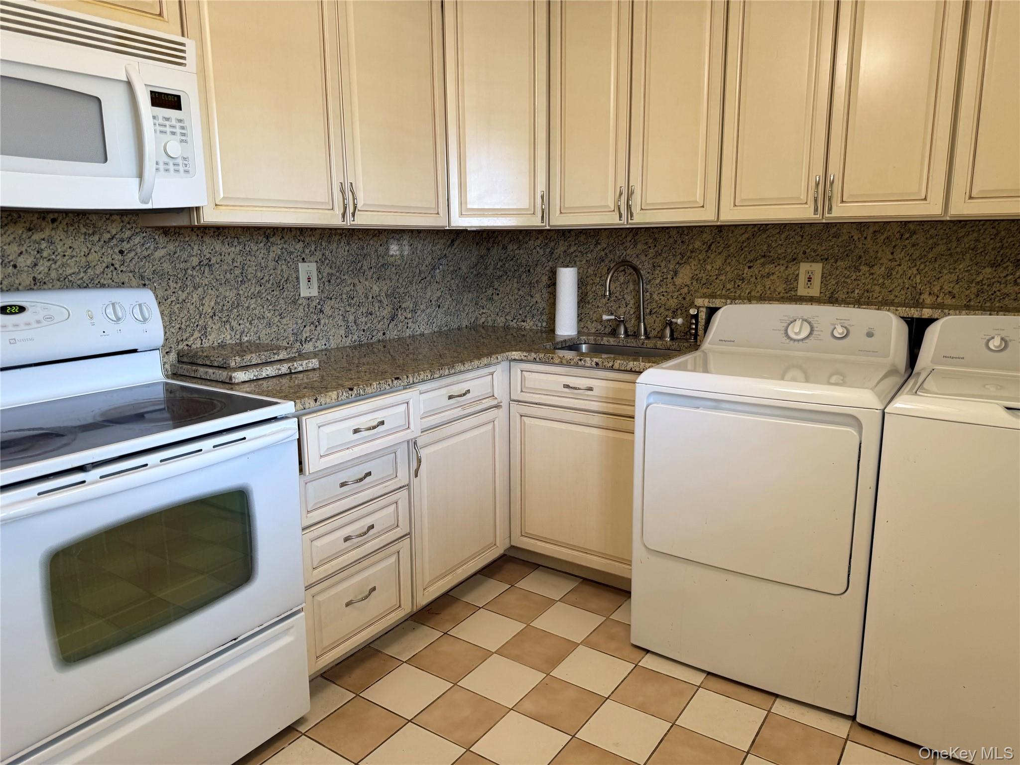 3rd image of 58 Harbor Rd N, Babylon, NY 11702 | MLS# 992241