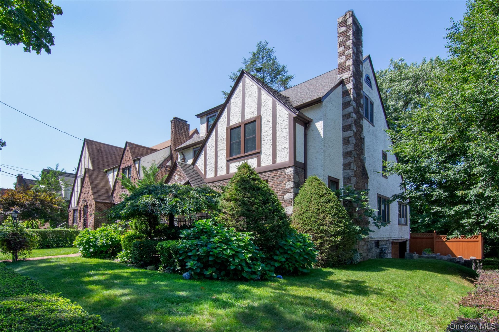 2nd image of 233 Kneeland Ave, Yonkers, NY 10705 | MLS# 993557