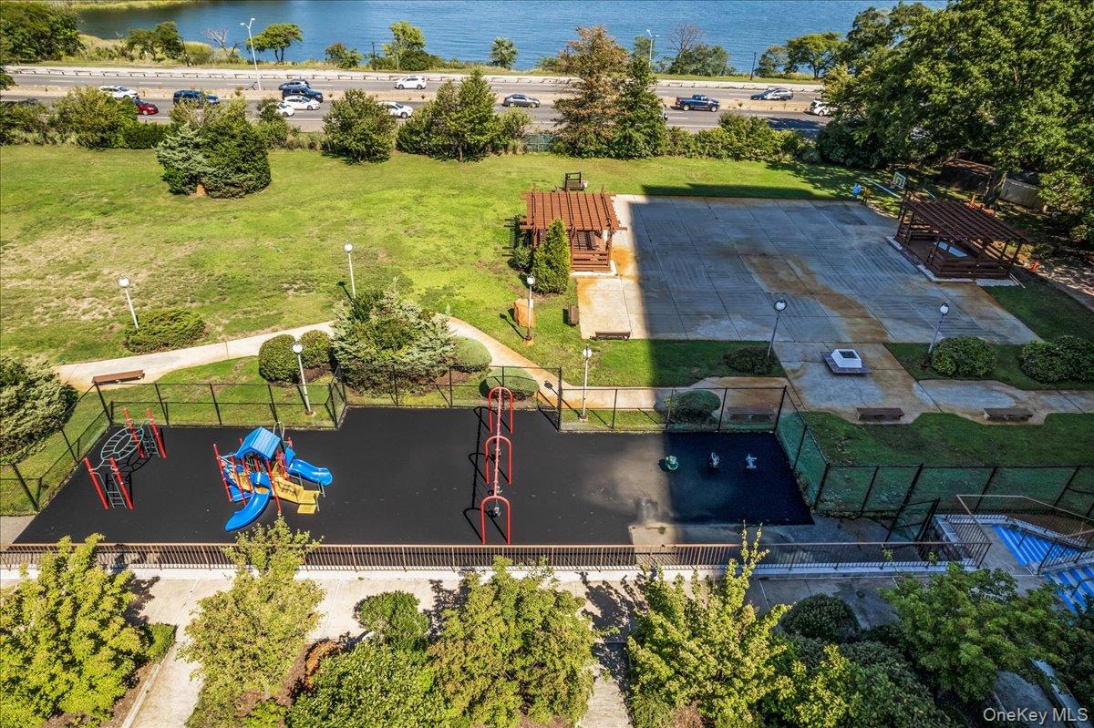 45th image of 17 85 215th St #14D, Bayside, NY 11360 | MLS# 993843