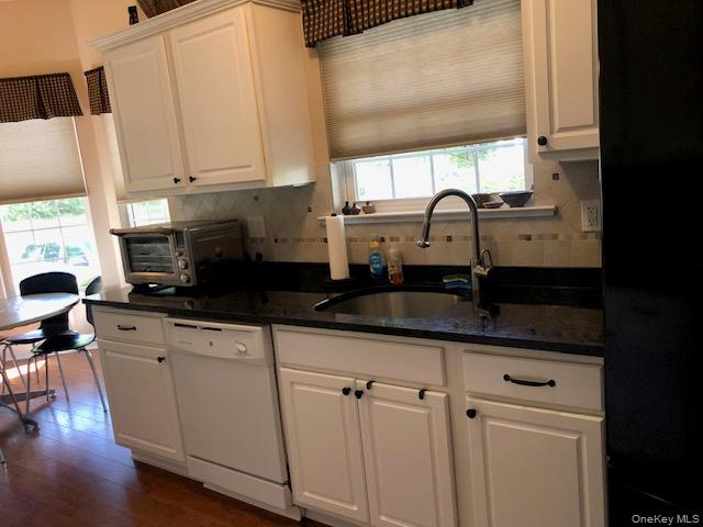 Homes for sale in Huntington, NY | 170 Larry Ln, Huntington, NY 11746 | MLS# 994041