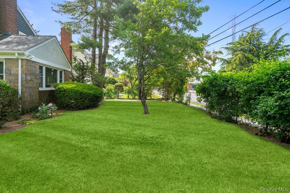 30th image of 165 Linmouth Rd, Hempstead, NY 11565 | MLS# 994371