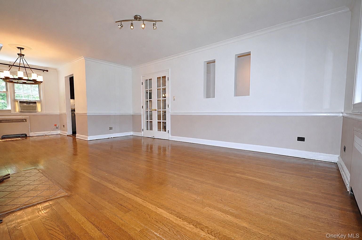 2nd image of 11 Sentry Pl, Scarsdale, NY 10583