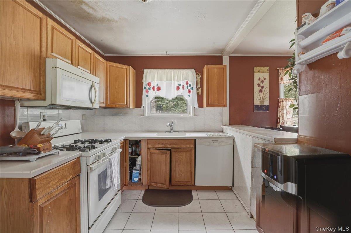 5th image of 485 Lockwood Dr, Brookhaven, NY 11967 | MLS# 995480
