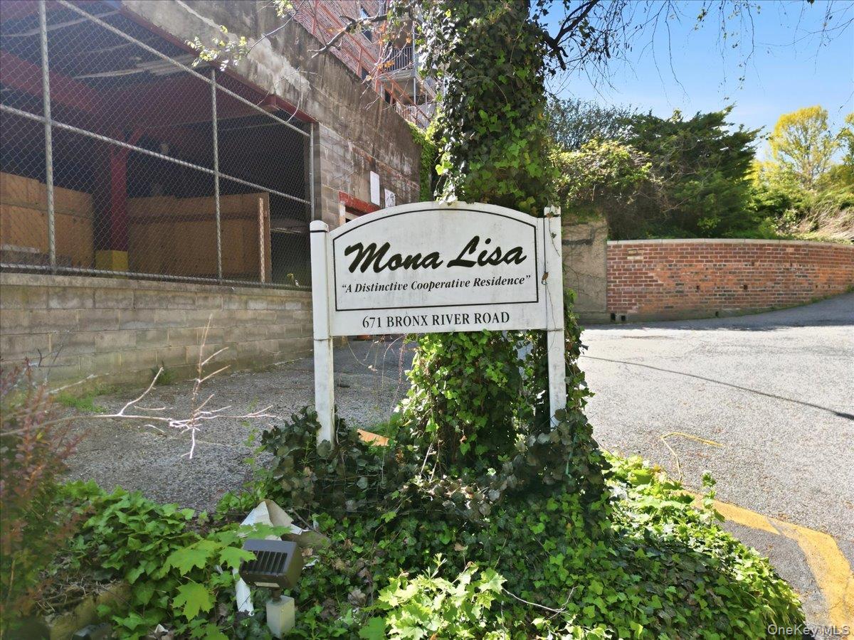 Homes for sale in Yonkers, NY | 671 Bronx River Rd #2f, Yonkers, NY 10704 | MLS# 995896