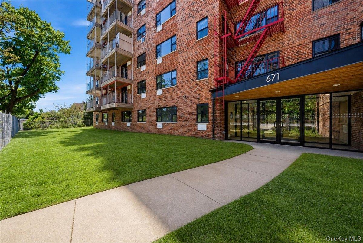Homes for sale in Yonkers, NY | 671 Bronx River Rd #2f, Yonkers, NY 10704 | MLS# 995896