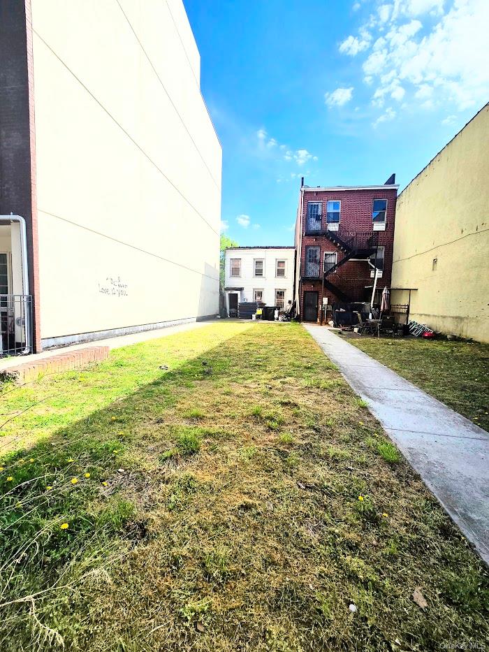 2nd image of 474 Hancock St, New York, NY 11233 | MLS# 997101