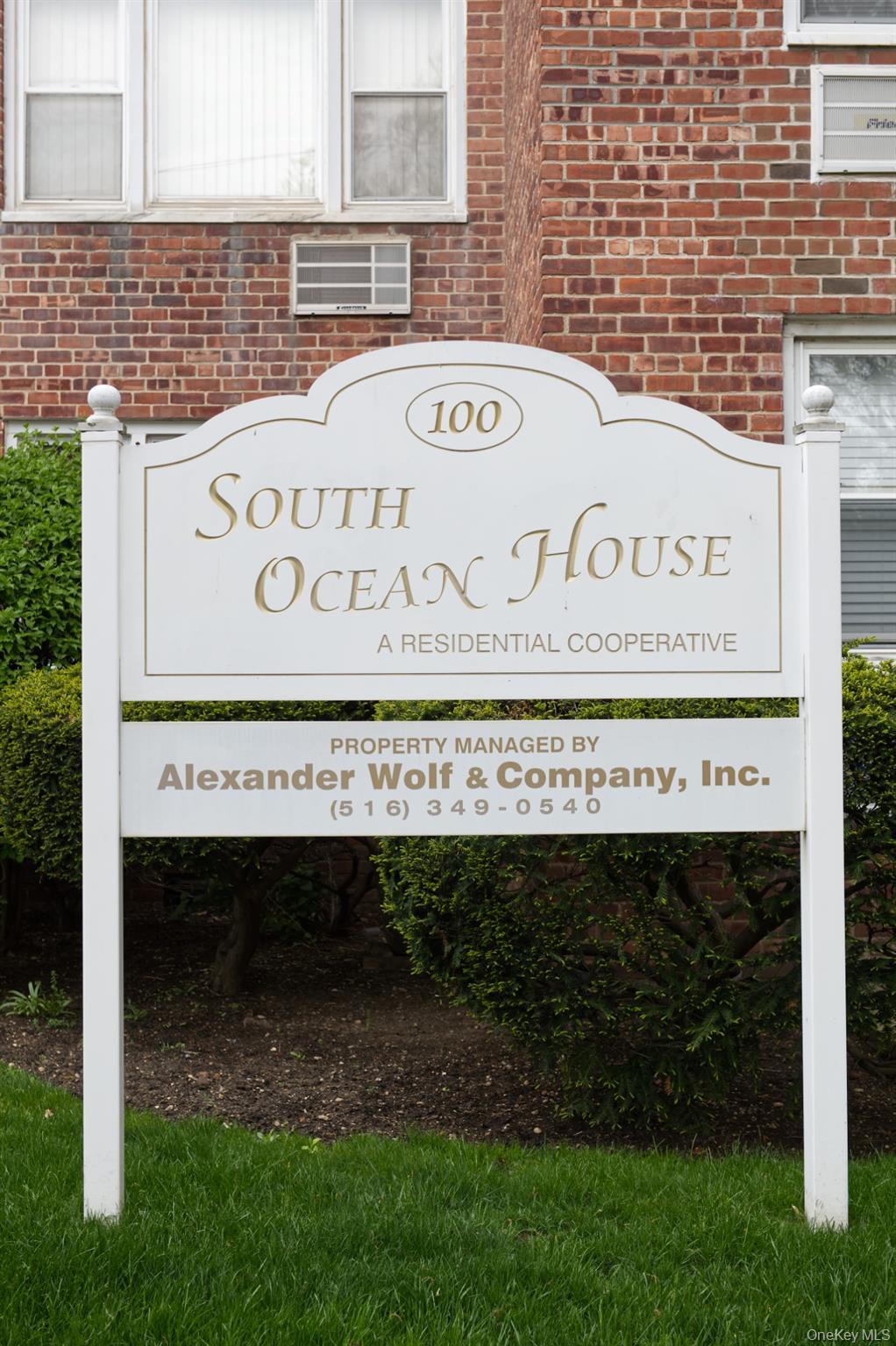 Homes for sale in Hempstead, NY | 100 S Ocean Ave S #2R, Hempstead, NY 11520 | MLS# 997416