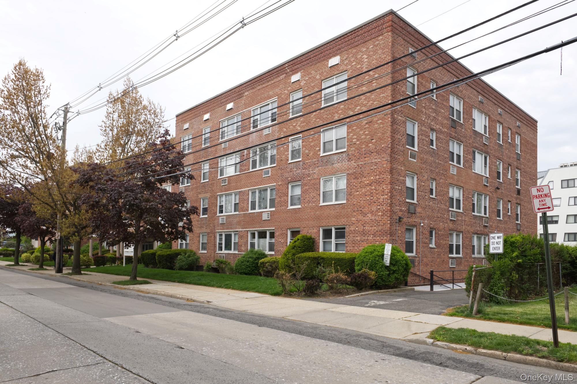 Homes for sale in Hempstead, NY | 100 S Ocean Ave S #2R, Hempstead, NY 11520 | MLS# 997416