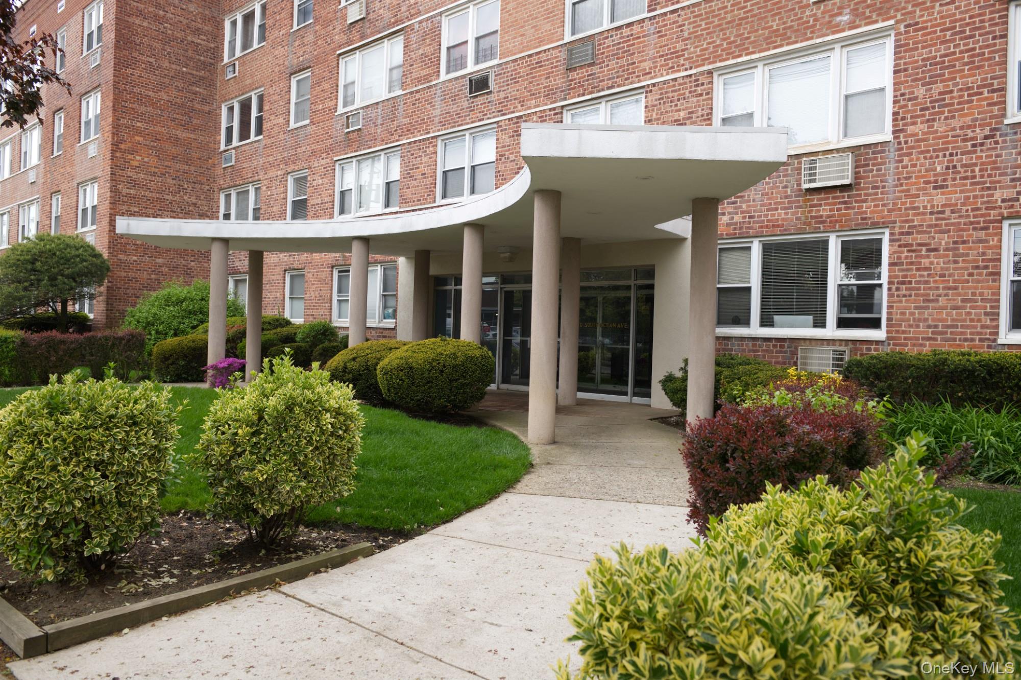 Homes for sale in Hempstead, NY | 100 S Ocean Ave S #2R, Hempstead, NY 11520 | MLS# 997416