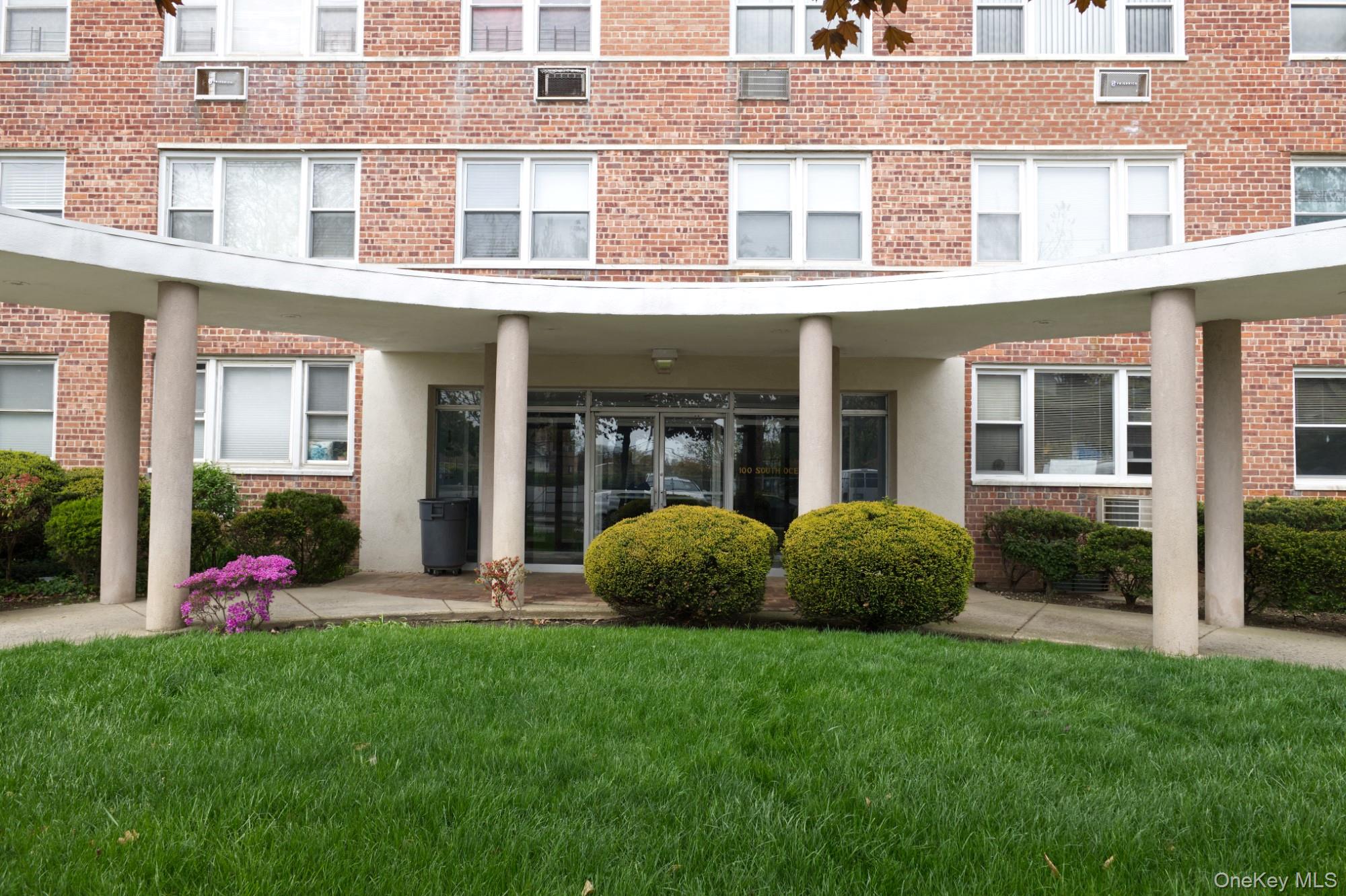 Homes for sale in Hempstead, NY | 100 S Ocean Ave S #2R, Hempstead, NY 11520 | MLS# 997416