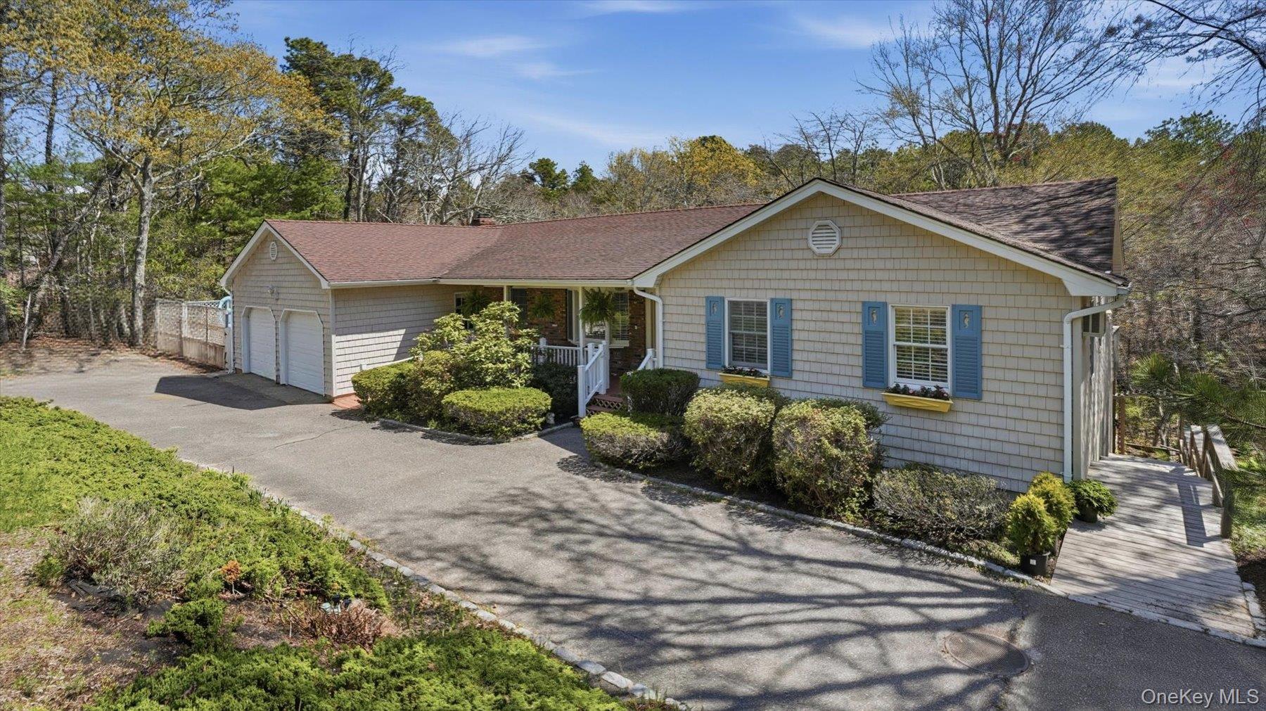 Homes for sale in Southampton, NY | 18 Beaver Ln W, Southampton, NY 11977 | MLS# 997616