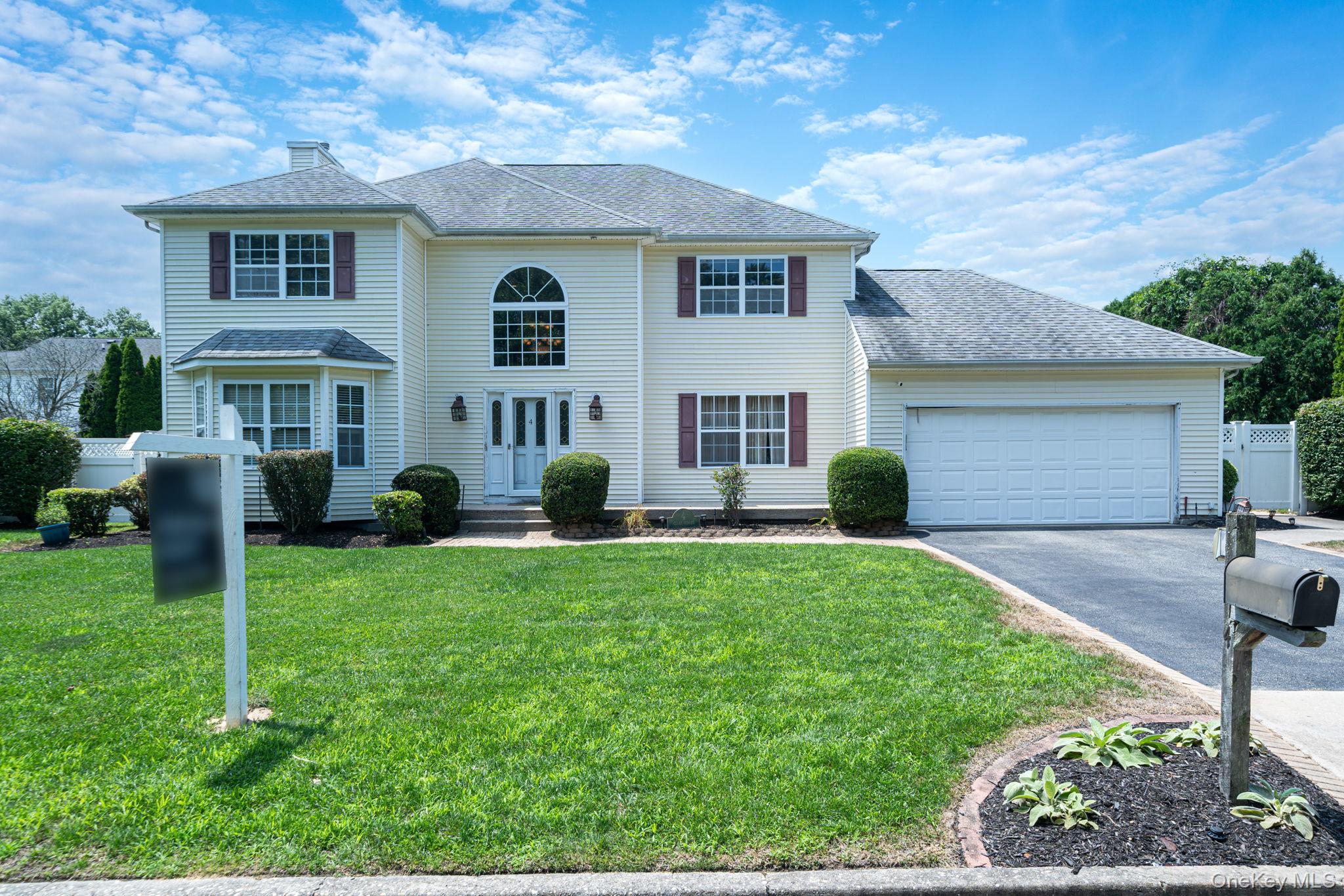 2nd image of 4 Clark St, Selden, NY 11784 | MLS# 997720