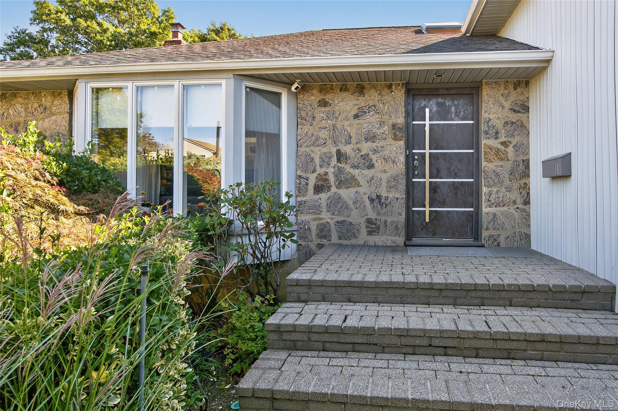 2nd image of 11 Sunbeam Rd, Oyster Bay, NY 11791 | MLS# 997943