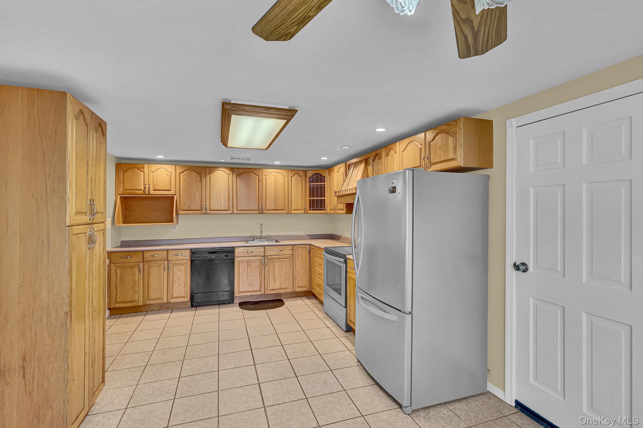 4th image of 54 College Hills Dr, Brookhaven, NY 11738 | MLS# 998151