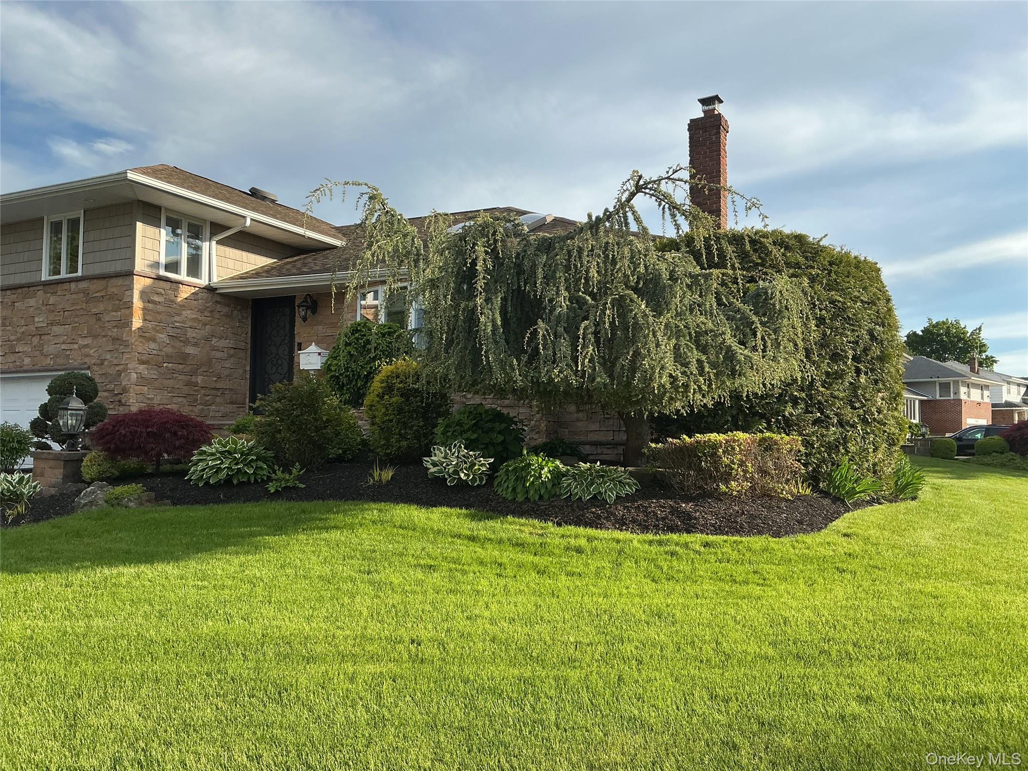 Homes for sale in Hempstead, NY | 909 Berkshire Dr, Hempstead, NY 11590 | MLS# 999206