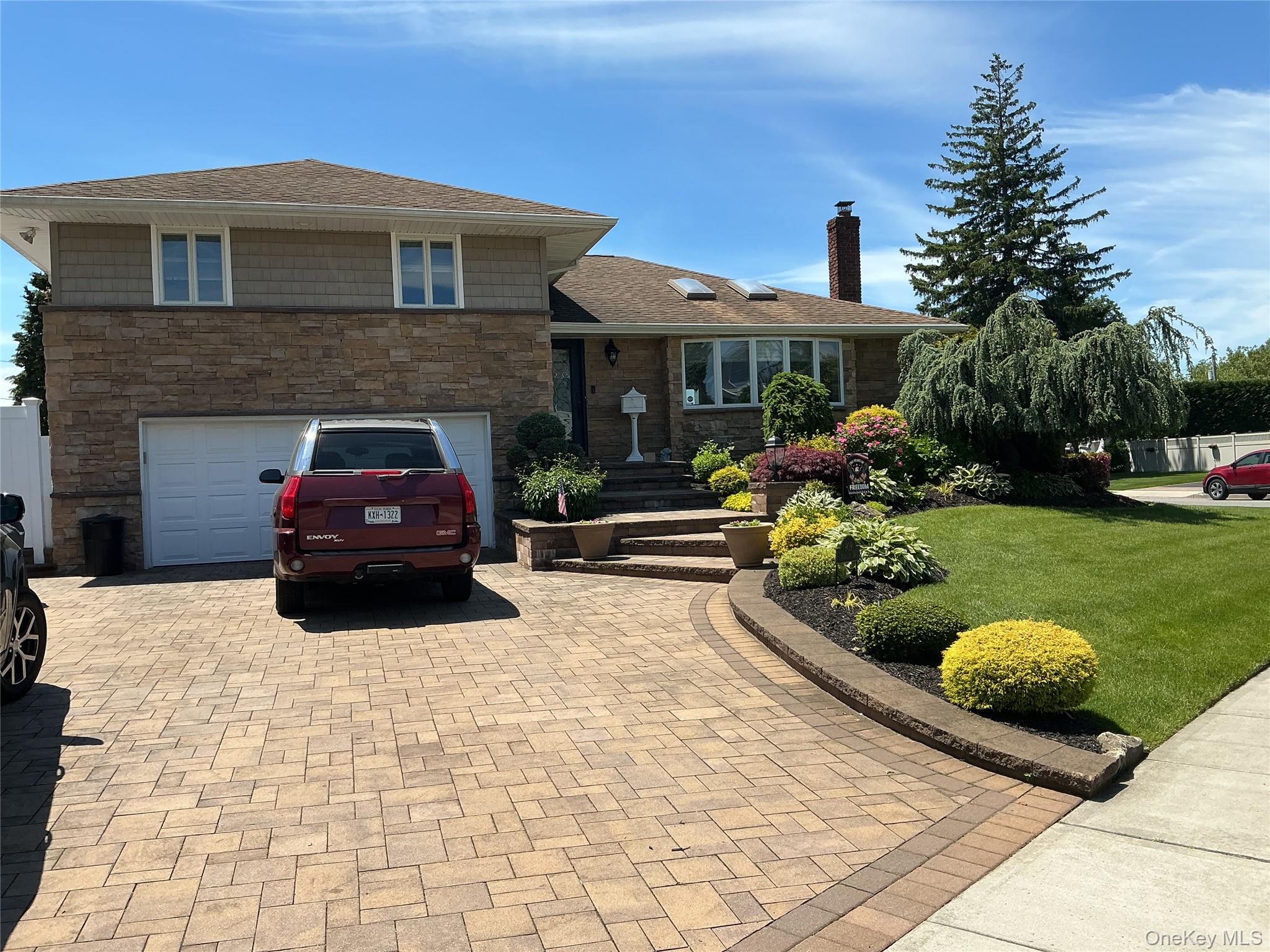 Homes for sale in Hempstead, NY | 909 Berkshire Dr, Hempstead, NY 11590 | MLS# 999206