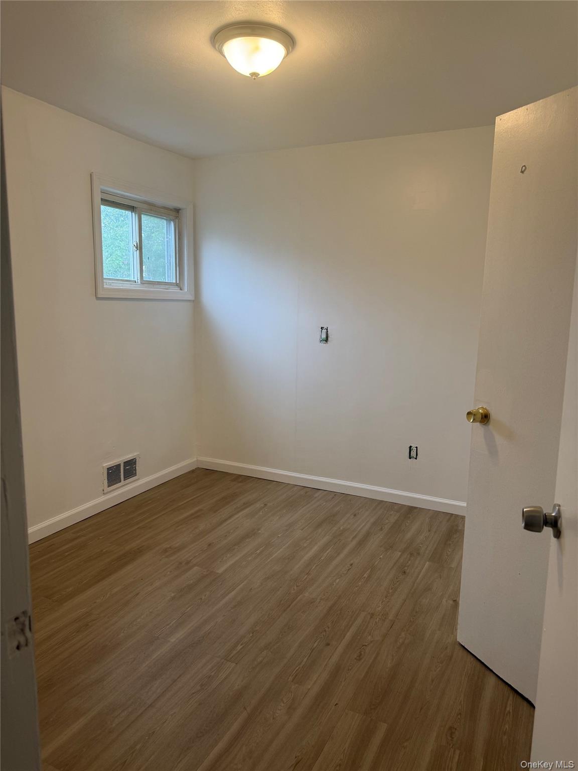 5th image of 49 Lincoln St, Hempstead, NY 11003 | MLS# 999301