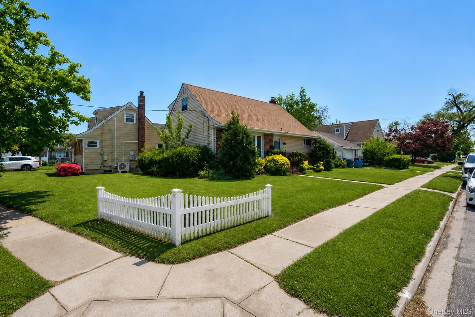 2nd image of 49 Lincoln St, Hempstead, NY 11003 | MLS# 999301