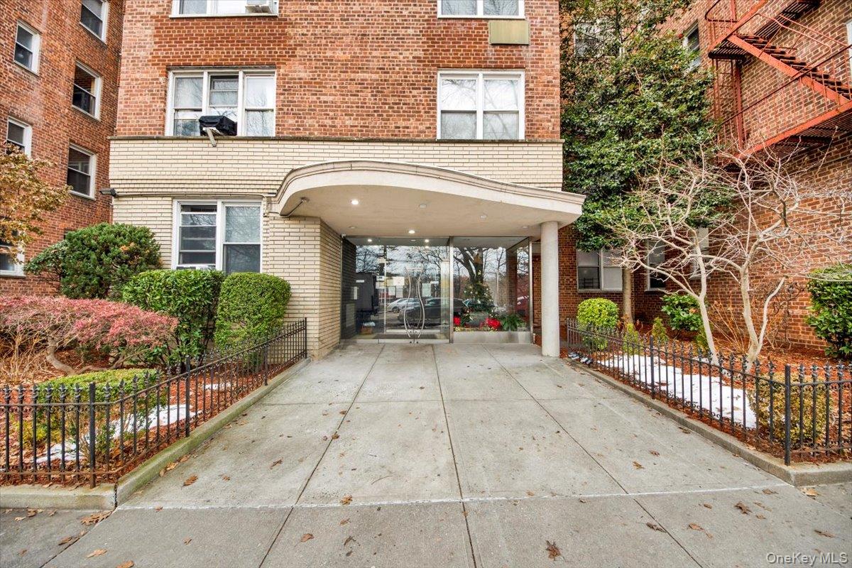 Homes for sale in New York, NY | 4295 Webster #3K, New York, NY 10470 | MLS# 999438
