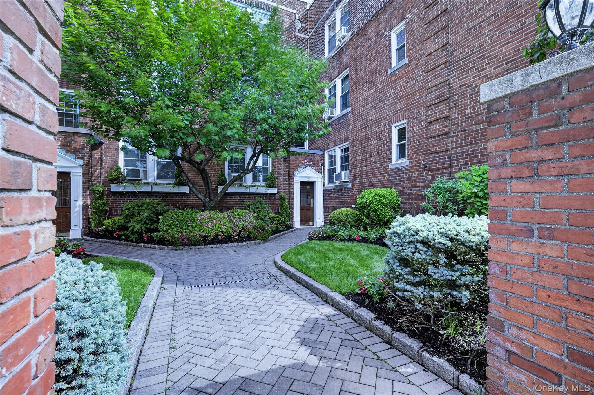 Homes for sale in North Hempstead, NY | 17 Gaynor Ave #1D, North Hempstead, NY 11030 | MLS# 999458