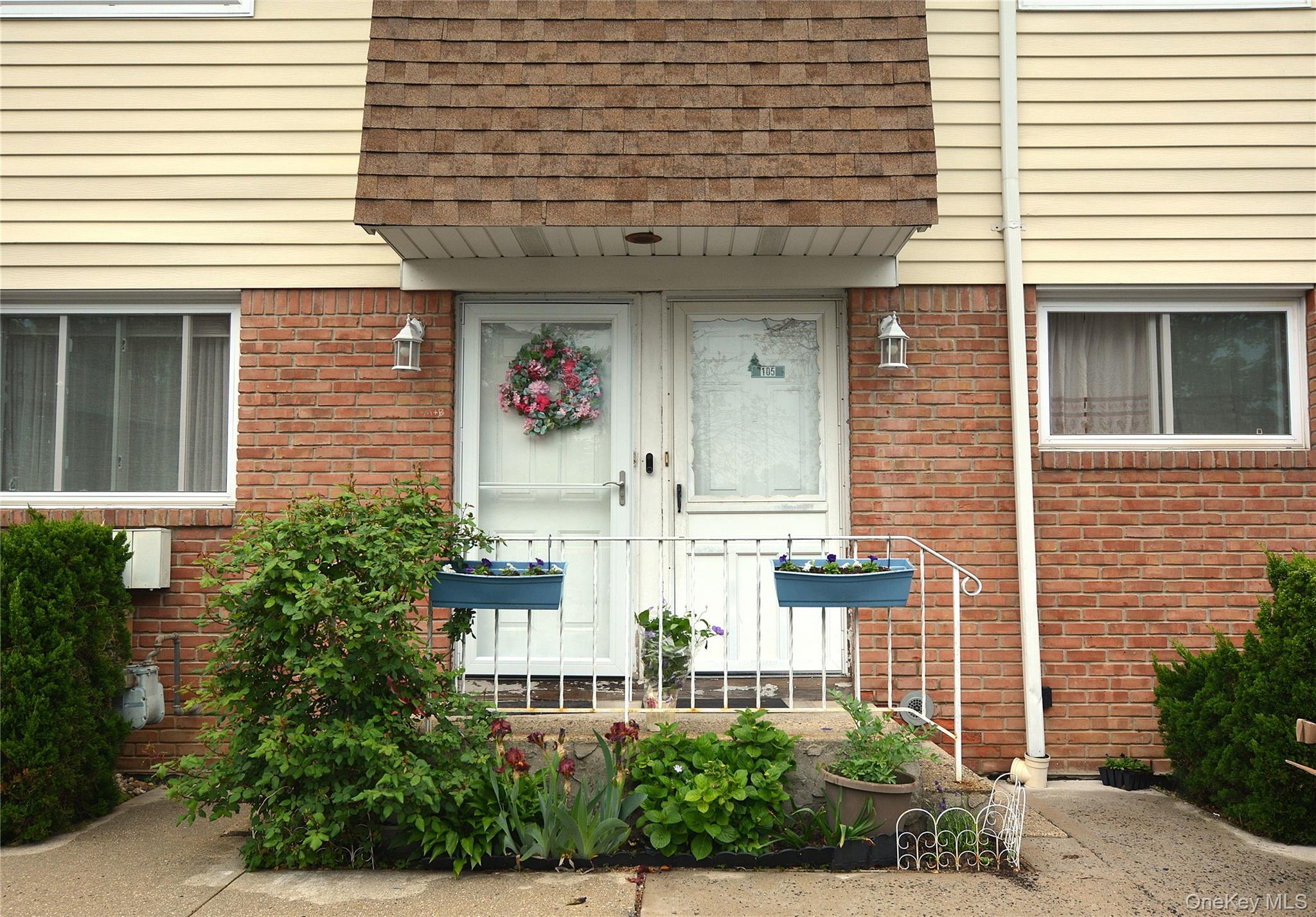 Homes for sale in Hempstead, NY | 565 Avenue A #104, Hempstead, NY 11553 | MLS# 999747