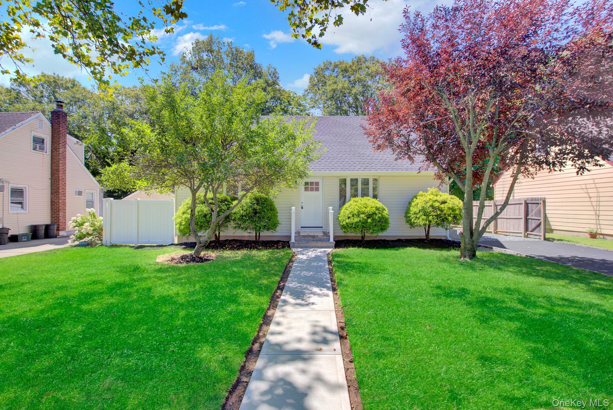 1st image of 11 Parkwood Rd, North Hempstead, NY 11590 | MLS# 999978