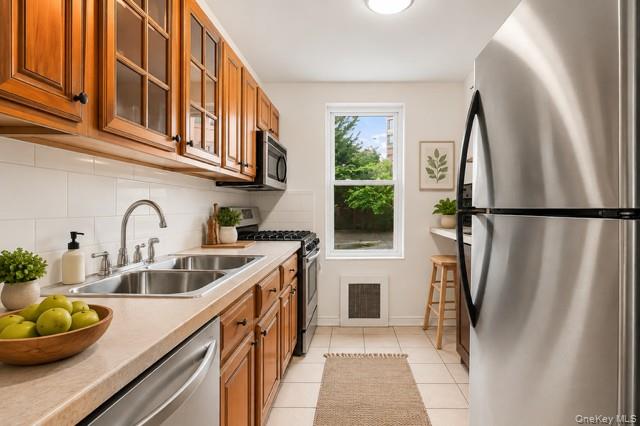 3rd image of 7510 Yellowstone Blvd, New York, NY 11238