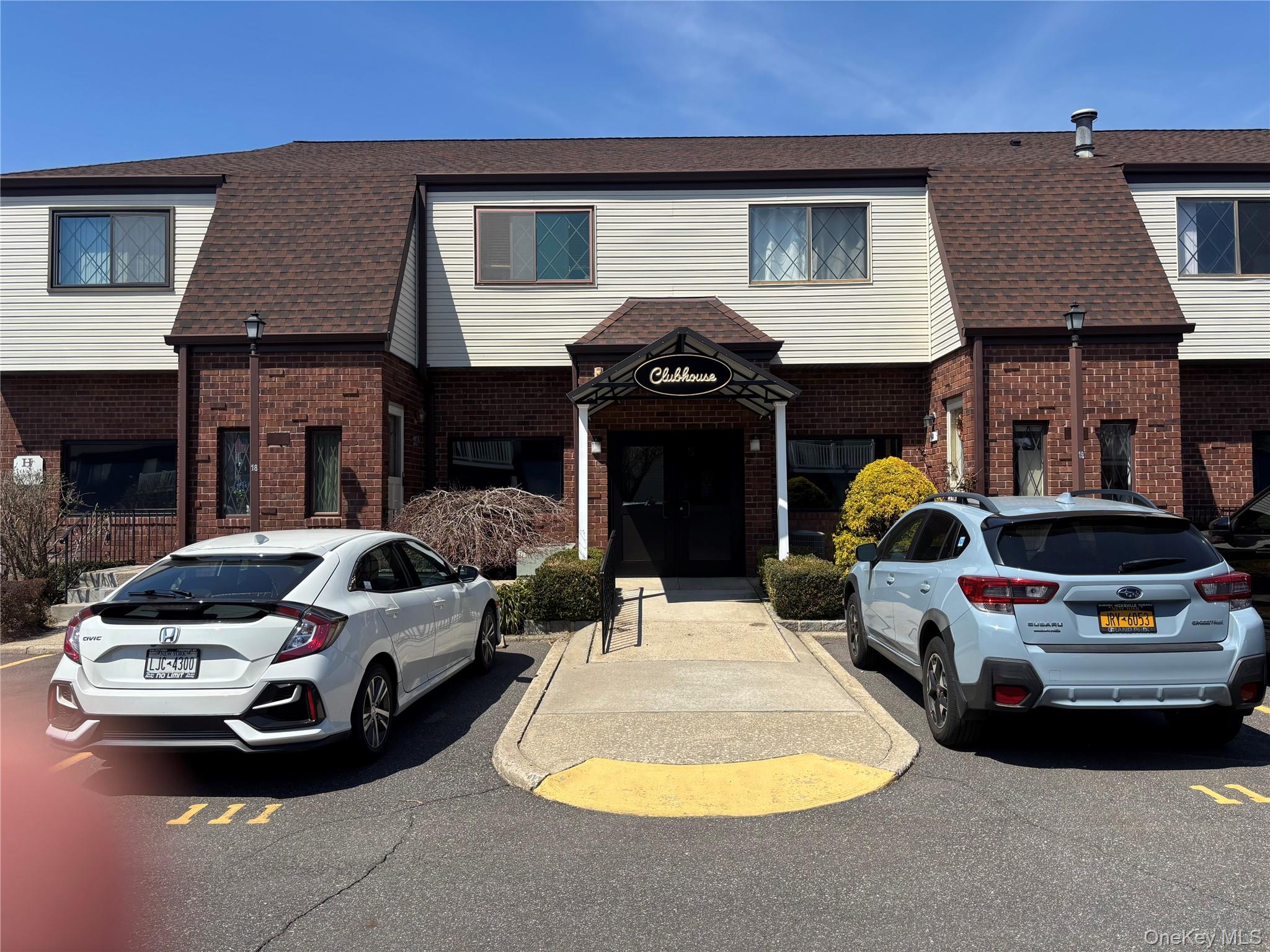 Homes for sale in Babylon, NY | 86 W Cambridge Dr W #86, Babylon, NY 11726 | MLS# 1000936